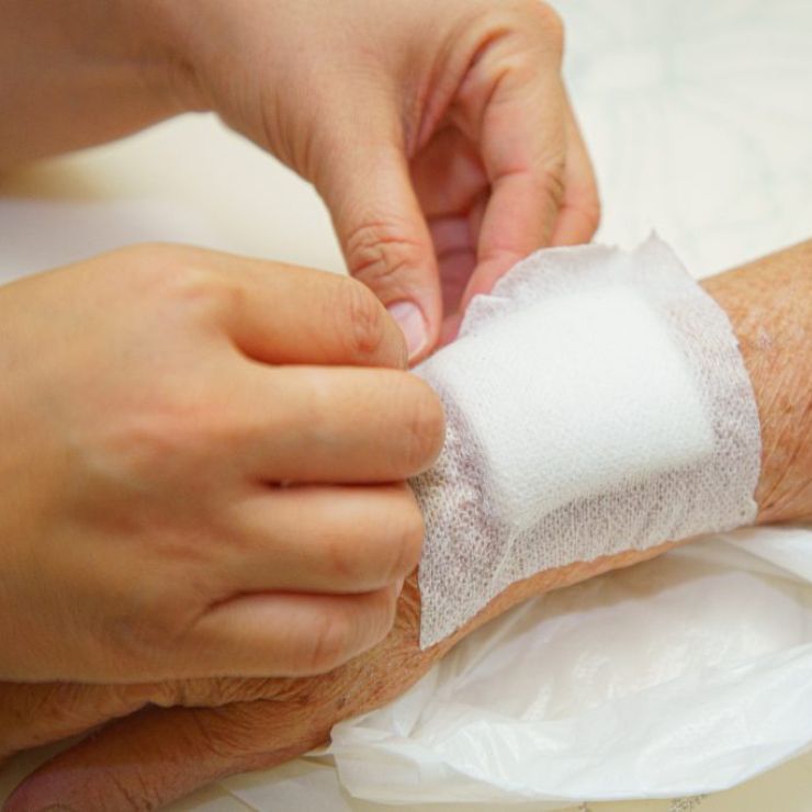 Moist Traditional Dressing - Advanced Wound Care Dressing